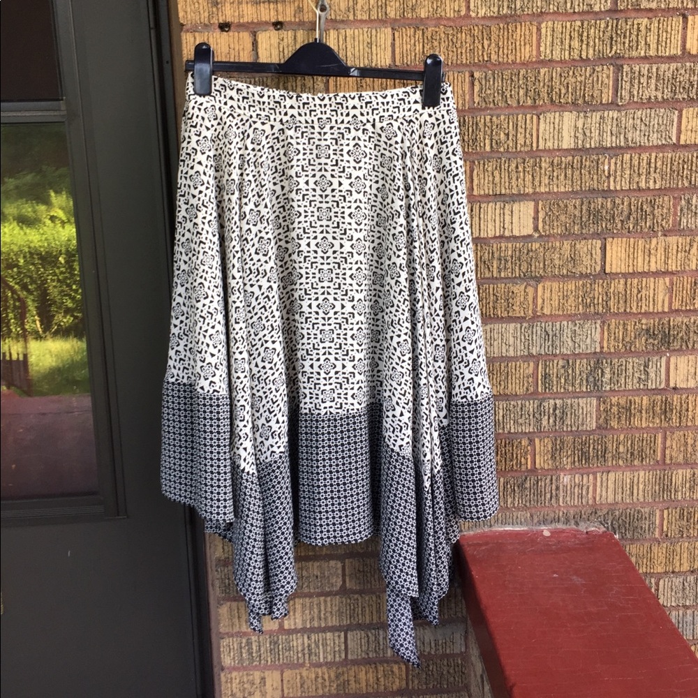 ❤️Banana Republic Hankerchief Skirt .  Size 4.